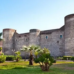 la-finestra-sul-castello.taorminaitalyhotels.com/